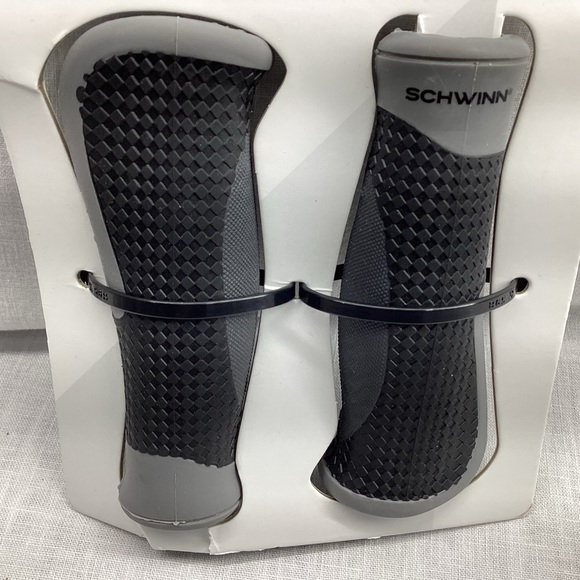 SCHWINN ERGONOMIC SW75823A BIKE GRIPS SLIP RESISTANT SOFT TOUCH BLACK / GRAY NWT - Picture 2 of 9